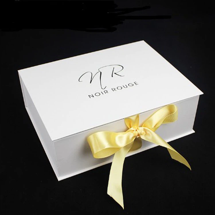 Weiße Box mit Magnetdeckel